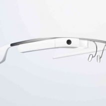 Google ha recentemente pubblicato un video dimostrativo nel quale viene mostrato il funzionamento e alcuni aspetti nascosti dei futuri Google Glass, gli occhiali intelligenti che il colosso di Mountain View rilascerà su larga scala solo durante il 2014.