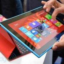Nokia ha presentato pochi giorni fa il suo nuovo tablet Windows 8: il Lumia 2520. Come ormai consuetudine il primo spot che l’azienda finlandese ha realizzato prende subito di mira il rivale più temuto, il nuovissimo iPad Air di casa Apple.