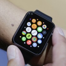 Come ormai saprete Apple ha da poco presentato al mondo il suo tanto chiacchierato smartwatch, ovvero orologio intelligente. A sorpresa questo nuovo dispositivo non si chiamerà “iWatch” ma “Apple Watch”. Si tratta di un orologio estremamente versatile e ricco di […]
