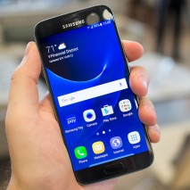 Pochi giorni fa, in apertura del Mobile World Congress 2016 di Barcellona, Samsung ha presentato ufficialmente i suoi due nuovi smartphone top di gamma: Galaxy S7 e Galaxy S7 Edge. Questi due dispositivi hanno la maggior parte delle caratteristiche tecniche in comune, ad eccezione dello schermo curvo nel Galaxy S7 Edge […]
